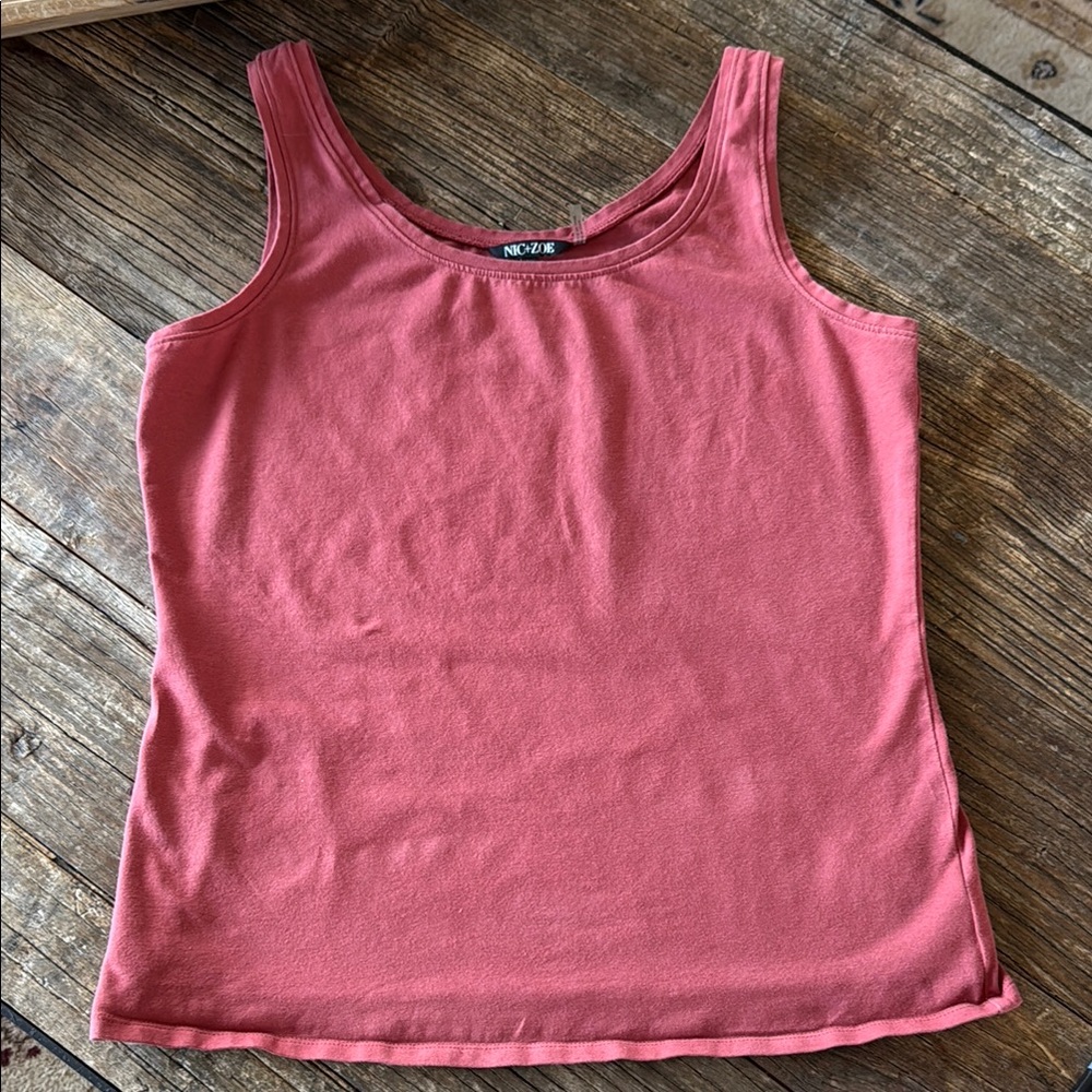 Nic+Zoe  Sleeveless Tank Top Cute! Rust color